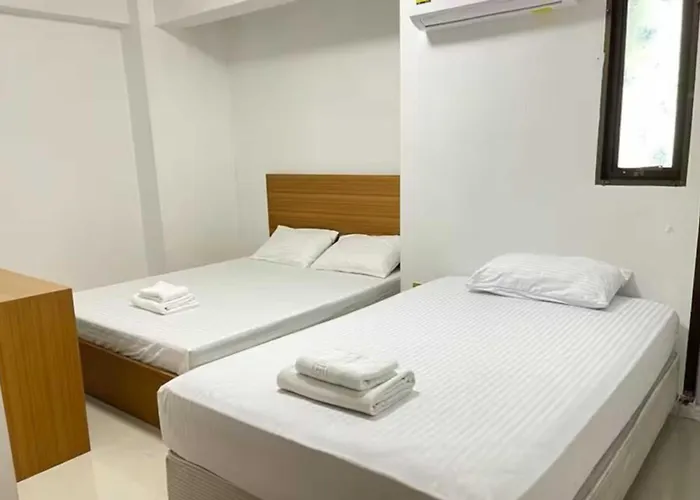 Oyo 75577 Palace Hotel