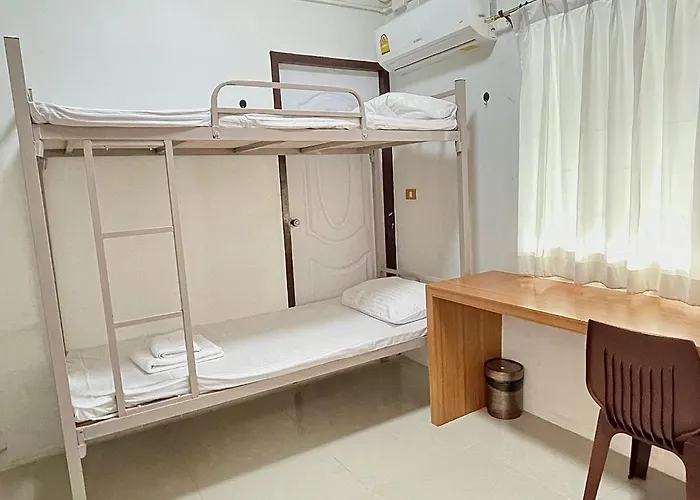 Oyo 75577 Palace Hotel
